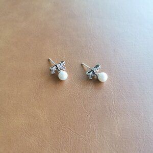 Pandora Sparkling Bow Silver Pearl Earrings Trendy